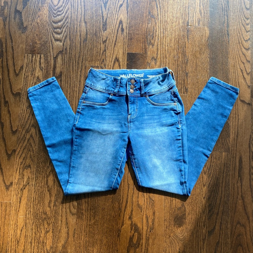 Women’s wallflower high rise jeans